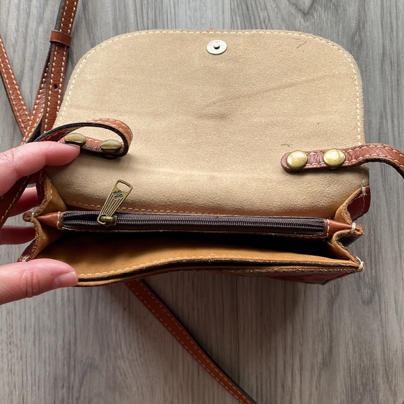 Patricia Nash Spring Floral Small Crossbody - Picture 5 of 6